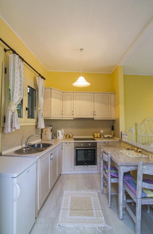 Yiannas Studio Gaios Room photo